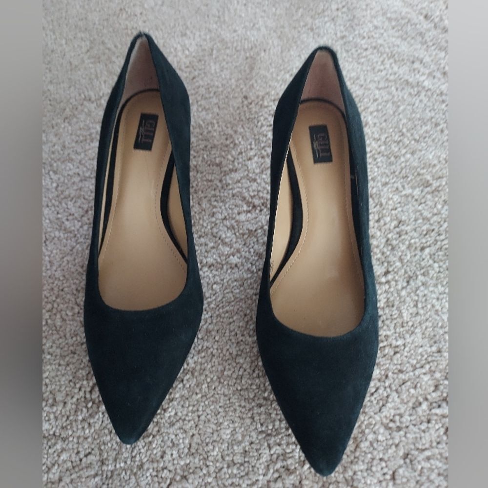 G.I.L.I. black suede pumps